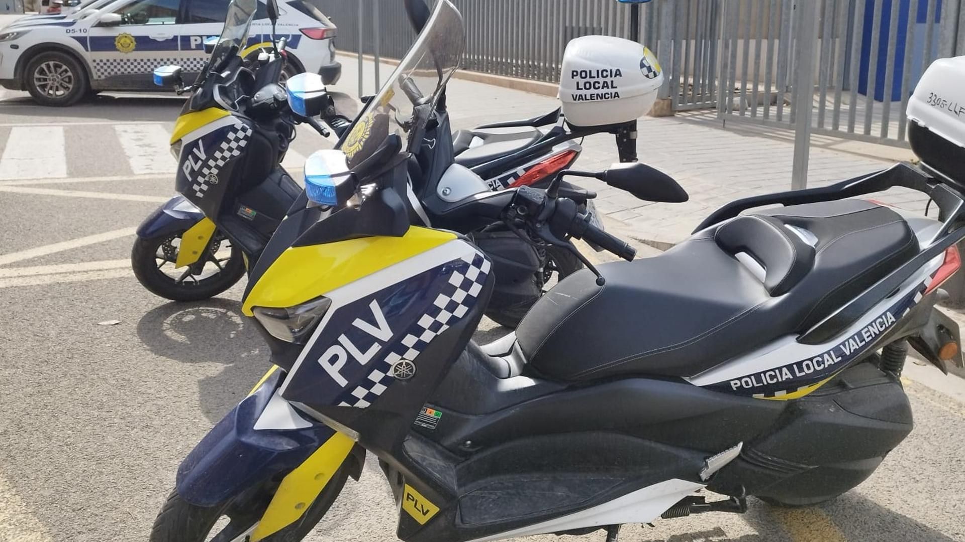 Motos y coches de la Policía Local de Valencia
