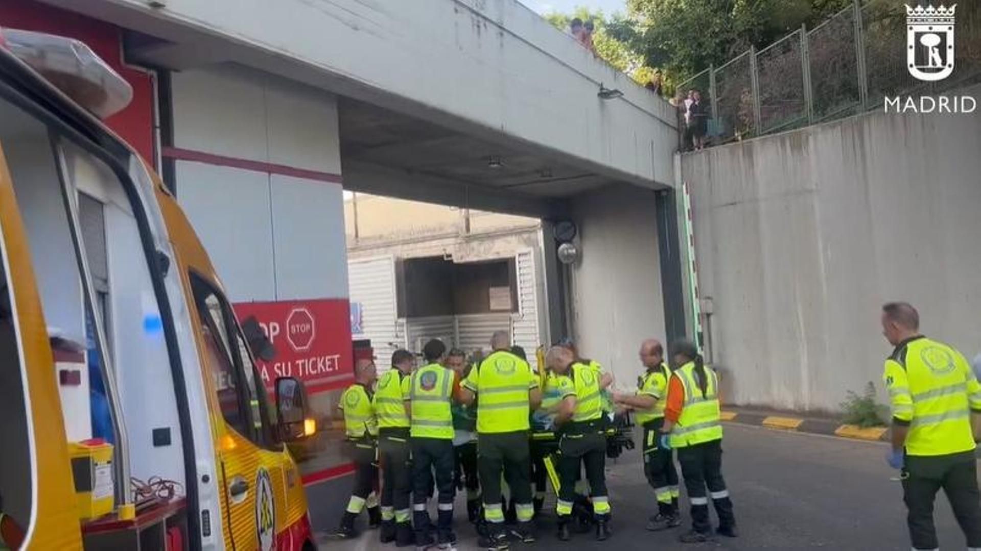 Una mujer, grave al precipitarse siete metros tras ser agredida por un hombre en la estación de Méndez Álvaro de Madrid