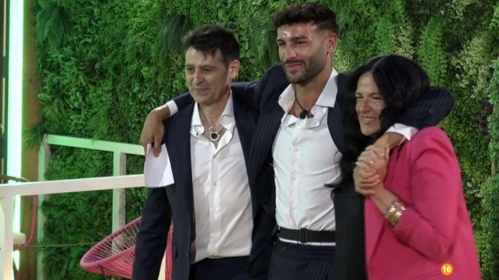 El emocionante reencuentro de Gerard con sus padres