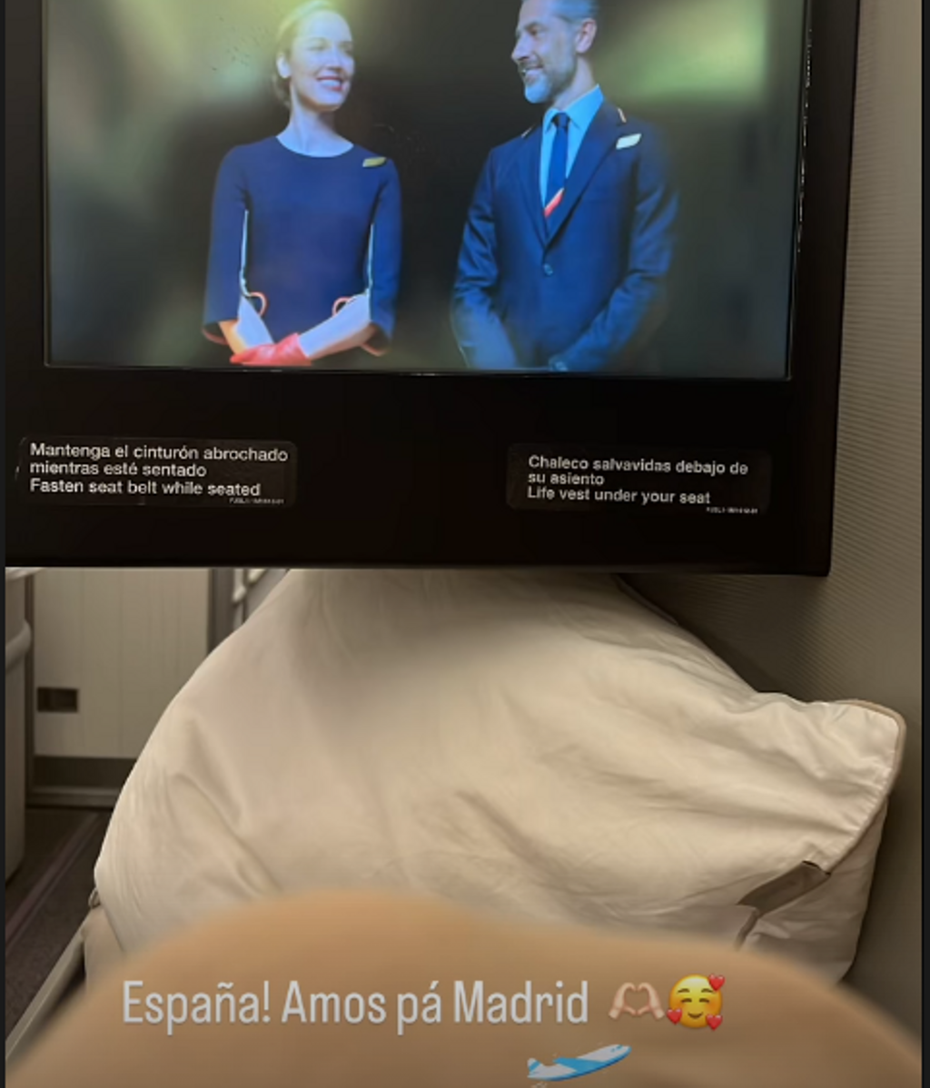 Candela Márquez, en un avión rumbo a España