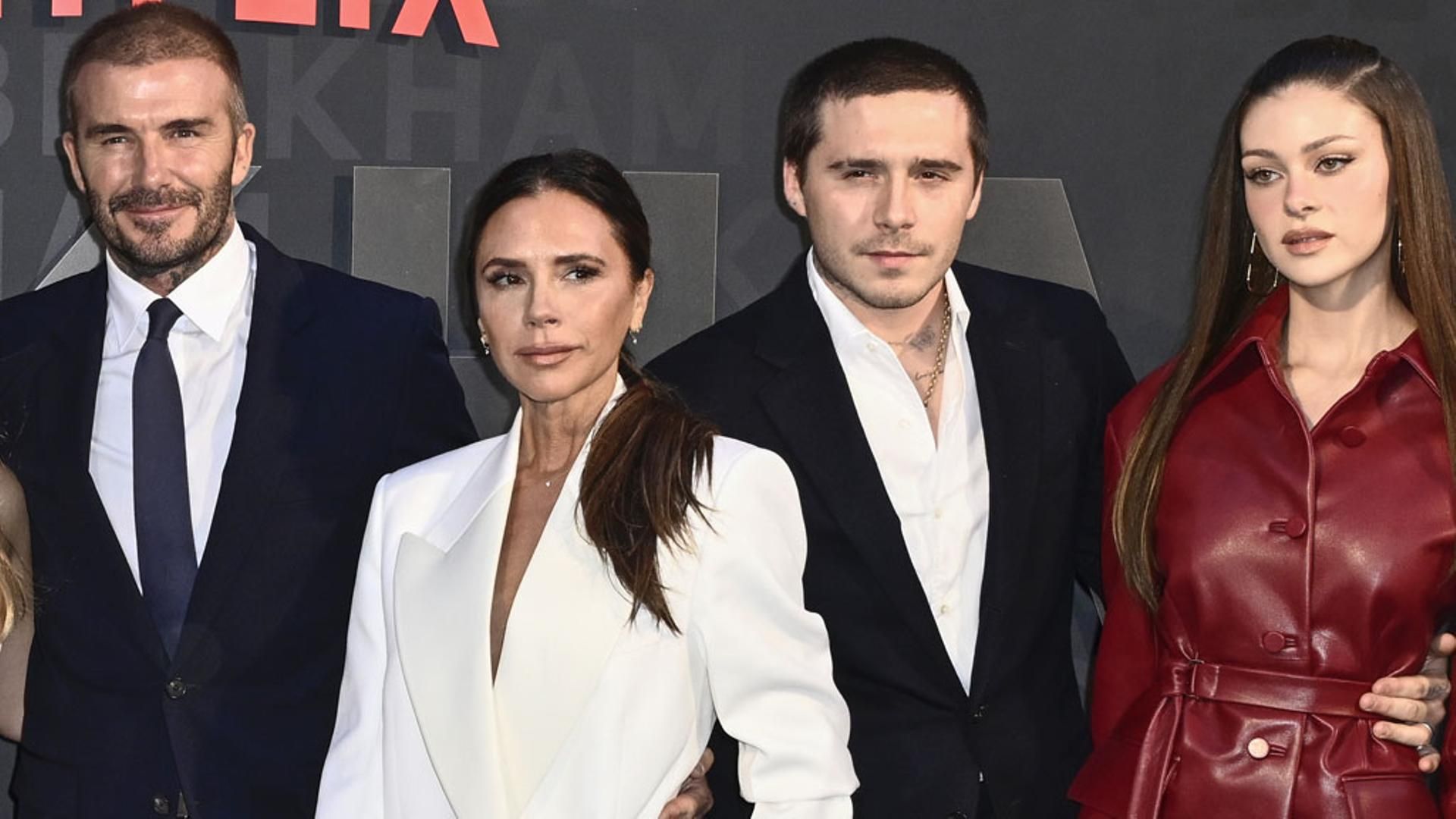 David, Victoria y Brooklyn Beckham, junto a Nicola Peltz David, Victoria y Brooklyn Beckham, junto a Nicola Peltz