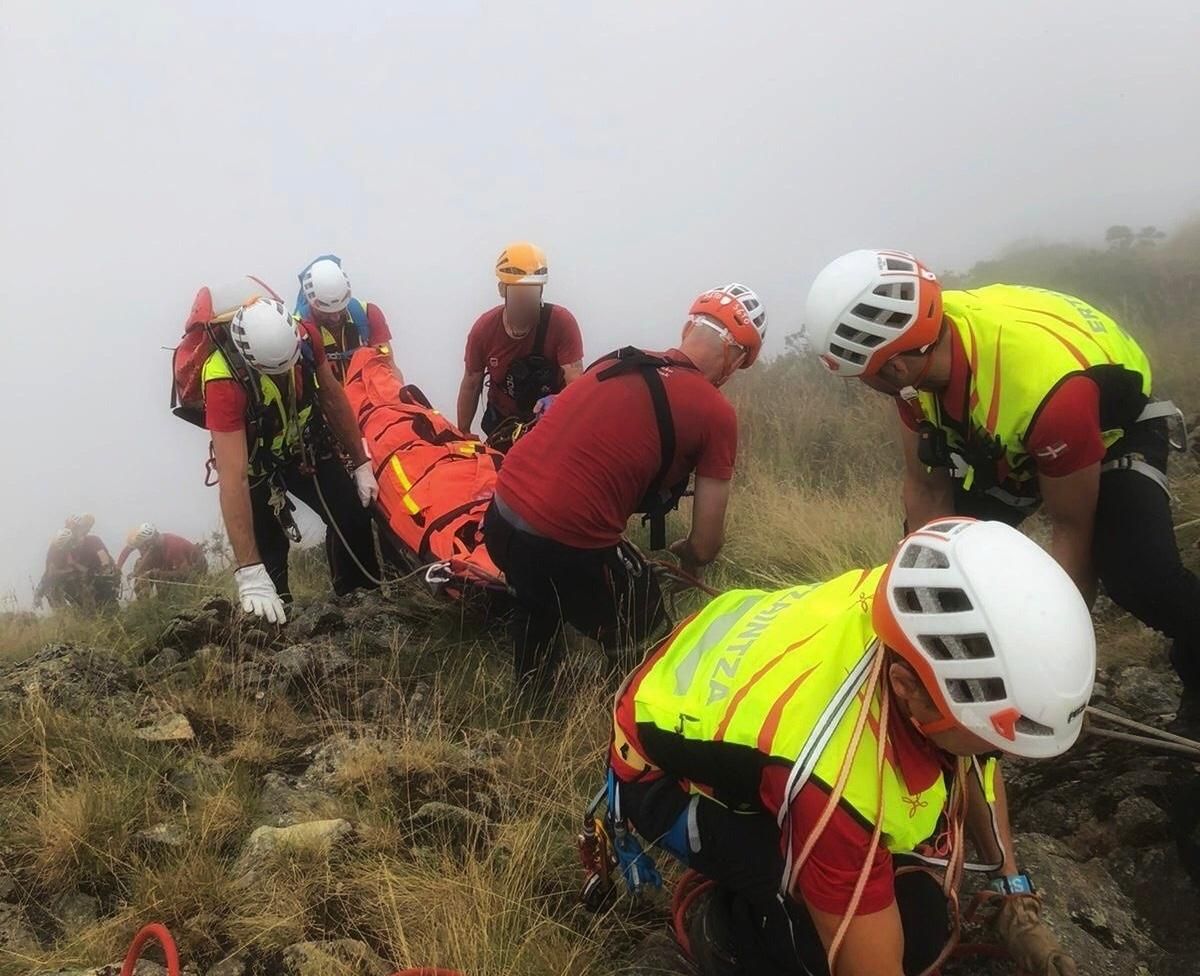 En el rescate participó la Unidad de Vigilancia y Rescate de la Ertzaintza y los bomberos de Gipuzkoa