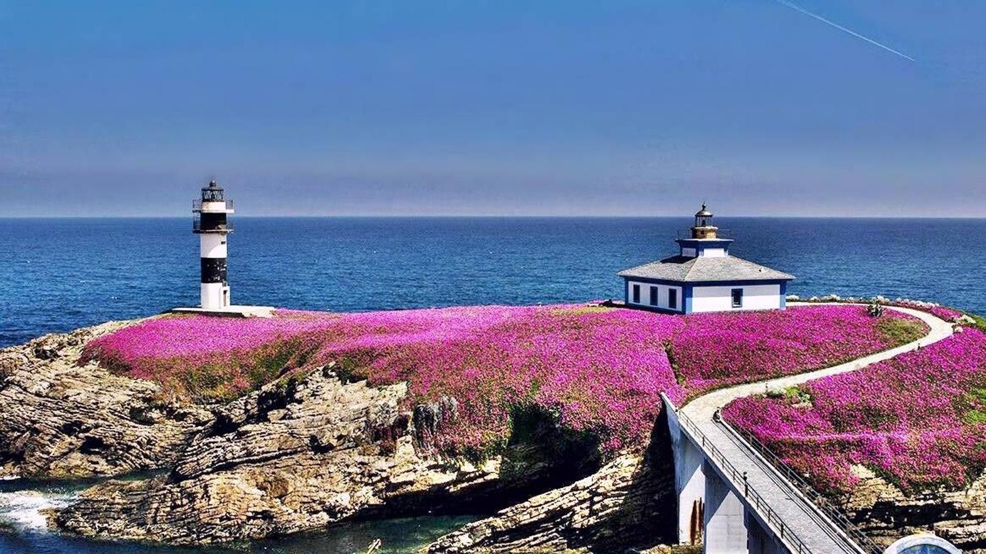 Faro en la isla Pancha Faro en la isla Pancha
