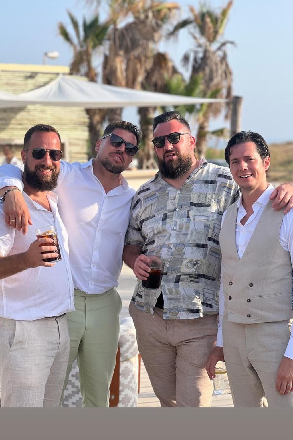 Kike Quintana, junto a su primo Álvaro Rojo (a la derecha de la imagen), en su boda