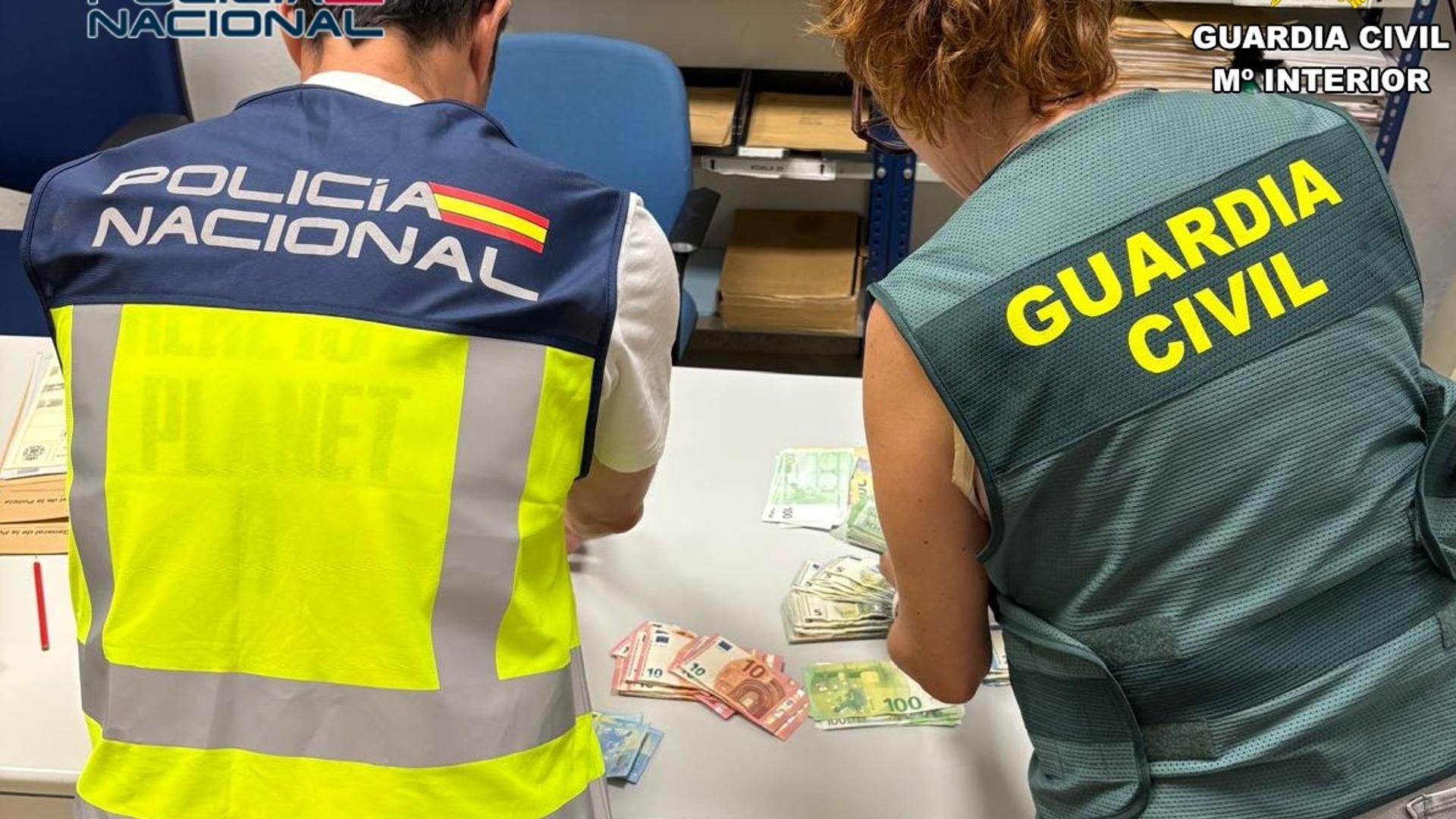 Los agentes se incautaron de 26.000 euros en cuatro registros
