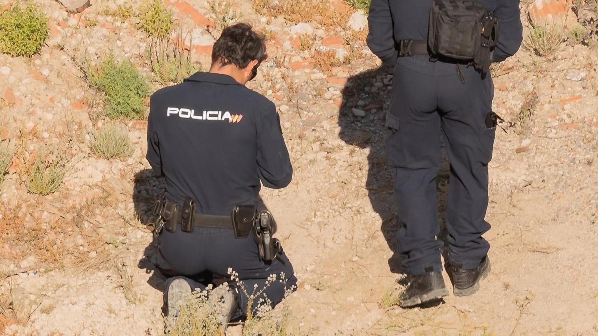 Los Tedax se desplazan a Talavera tras una deflagración en las obras de un supermercado y hallan cohetes antigranizo entre escombros