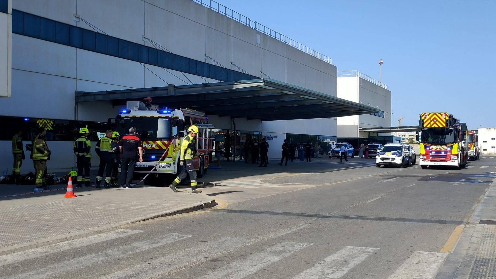 Muere una paciente y evacuan a ingresados de la planta de Psiquiatría de La Fe por un incendio