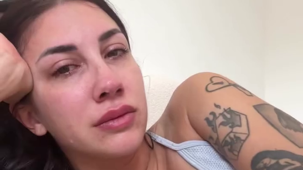 Naomi Asensi llorando