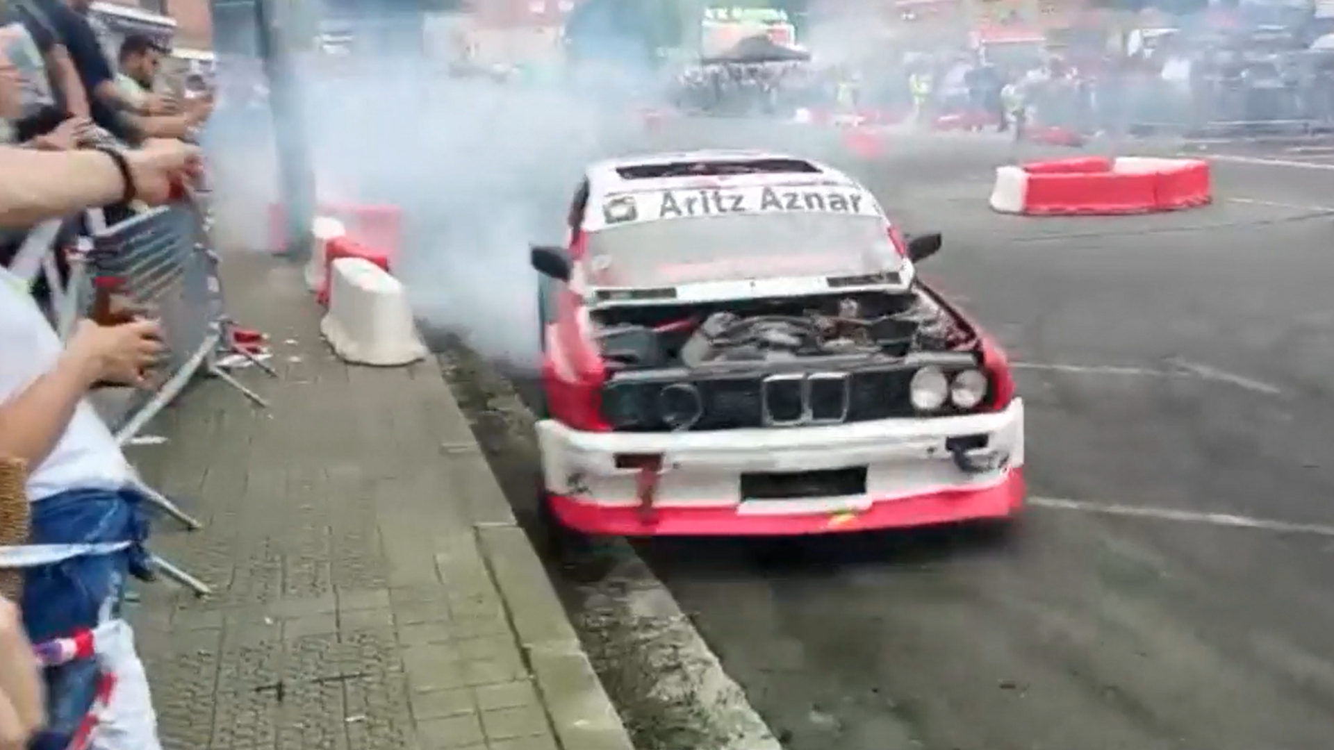Nueve heridos en una exhibición de coches en Vizcaya después de que un conductor perdiese el control Nueve heridos en una exhibición de coches en Vizcaya después de que un conductor perdiese el control