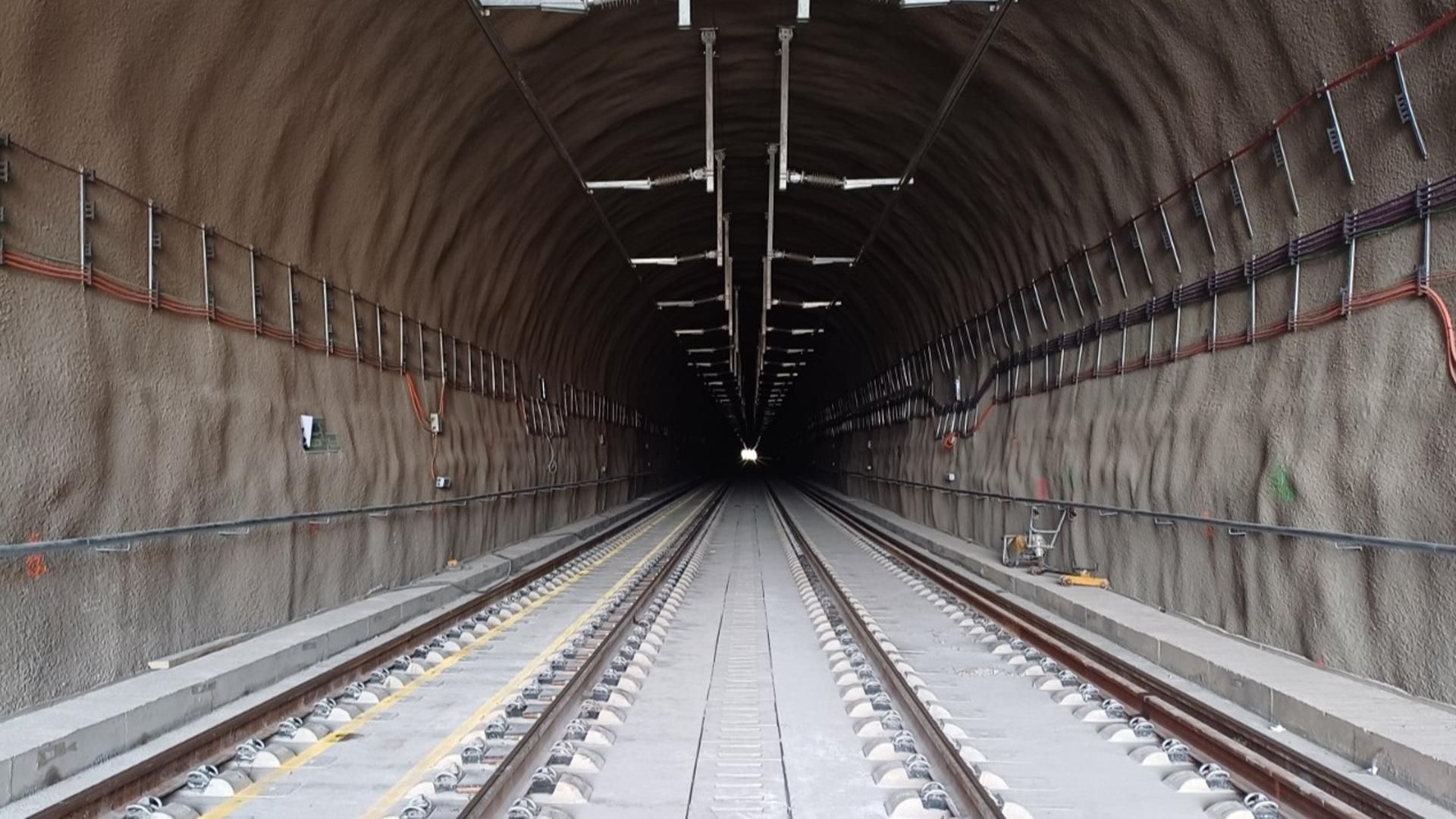 Túnel ferroviario de Adif