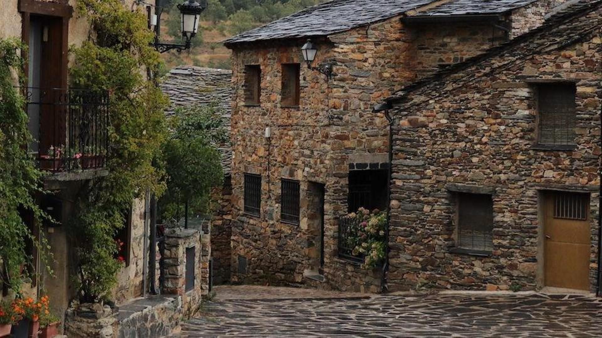 Una calle de Valverde de los Arroyos Una calle de Valverde de los Arroyos