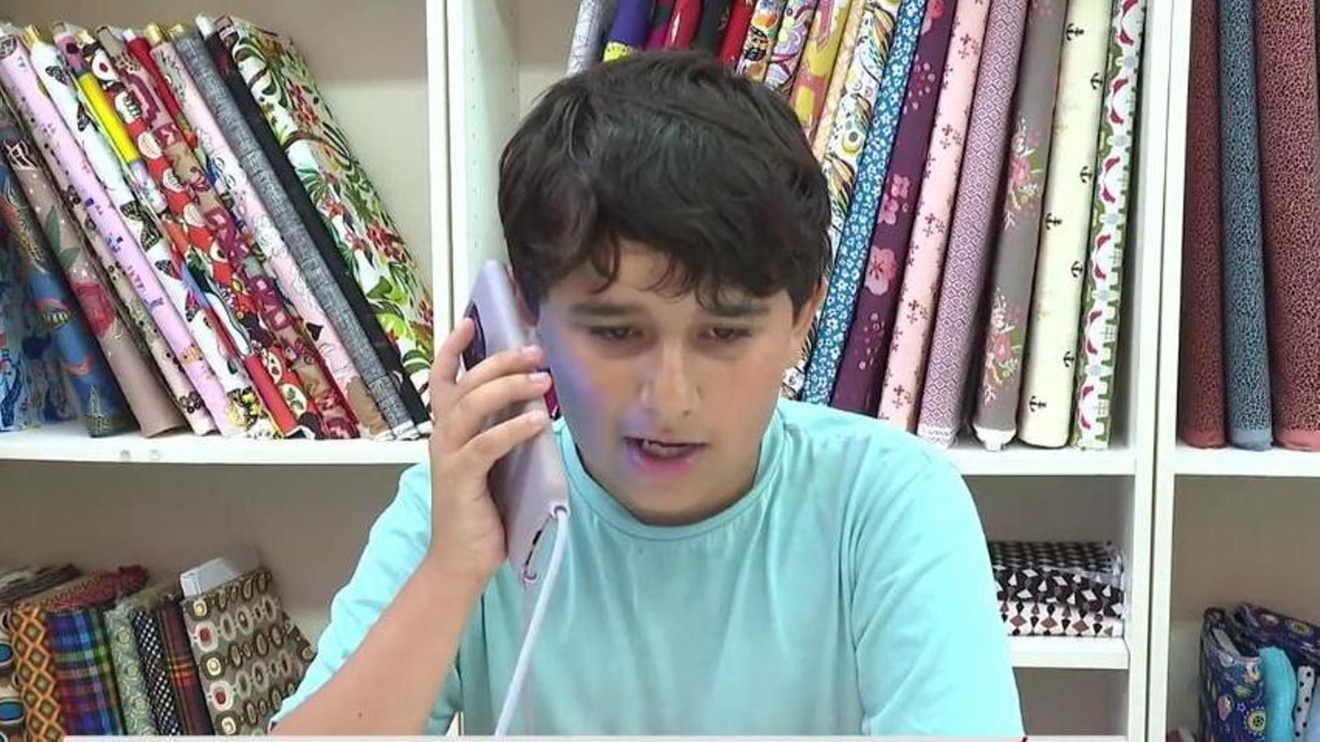 Comercios de Bilbao ponen sus móviles a disposición de los niños para hacer llamadas en caso de urgencia