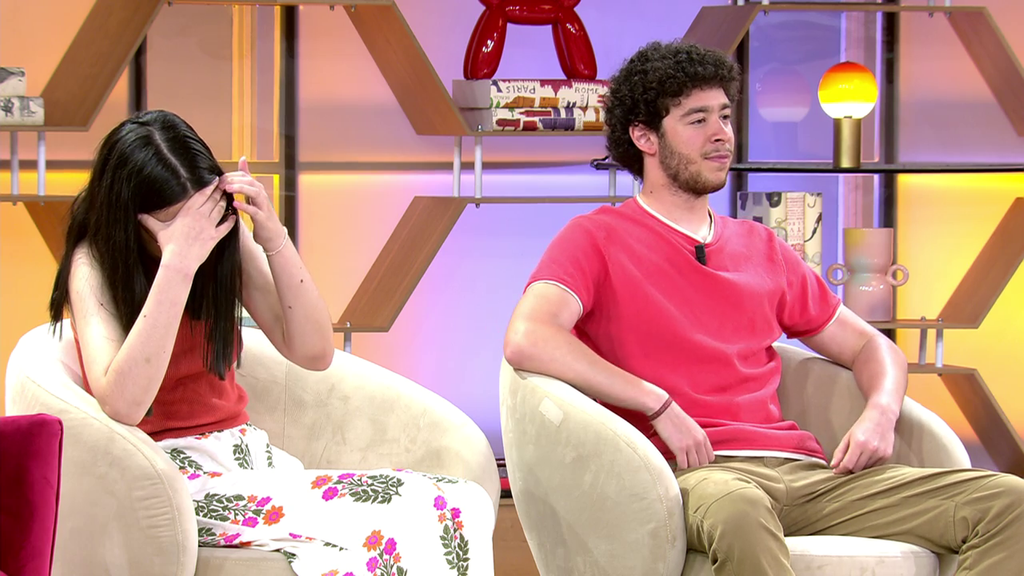 Declara su amor al chico que conoció hace tres años en redes sociales pero no es correspondida: "Un abrazo de amigos"