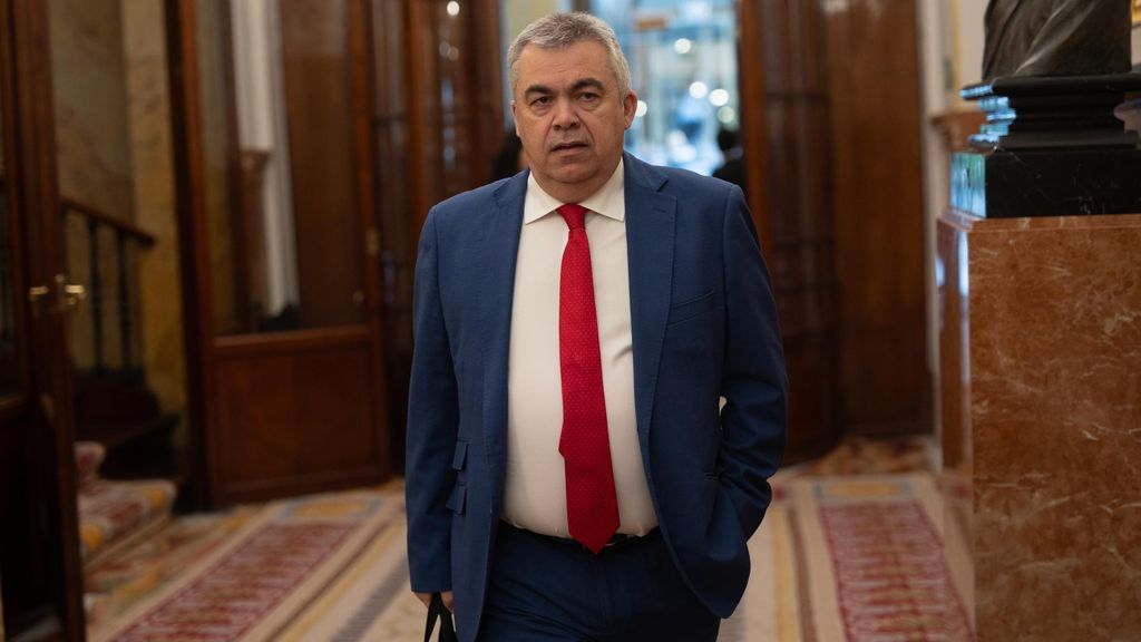 El exsecretario de Organización del PSOE Santos Cerdán llega a una sesión plenaria en una imagen de archivo