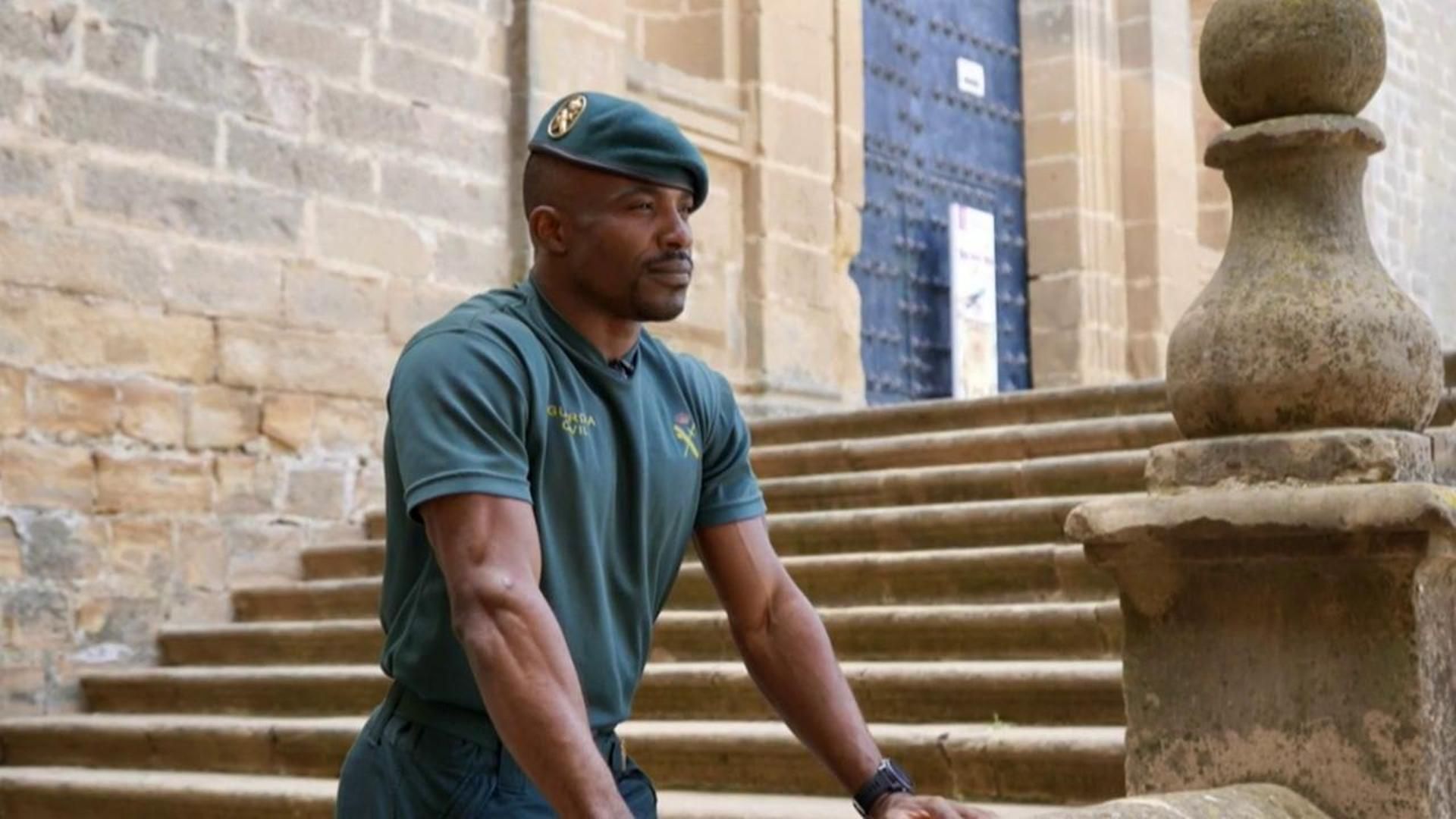 Jean Paul, de ser rescatado en el mar por la Guardia Civil a formar parte del cuerpo