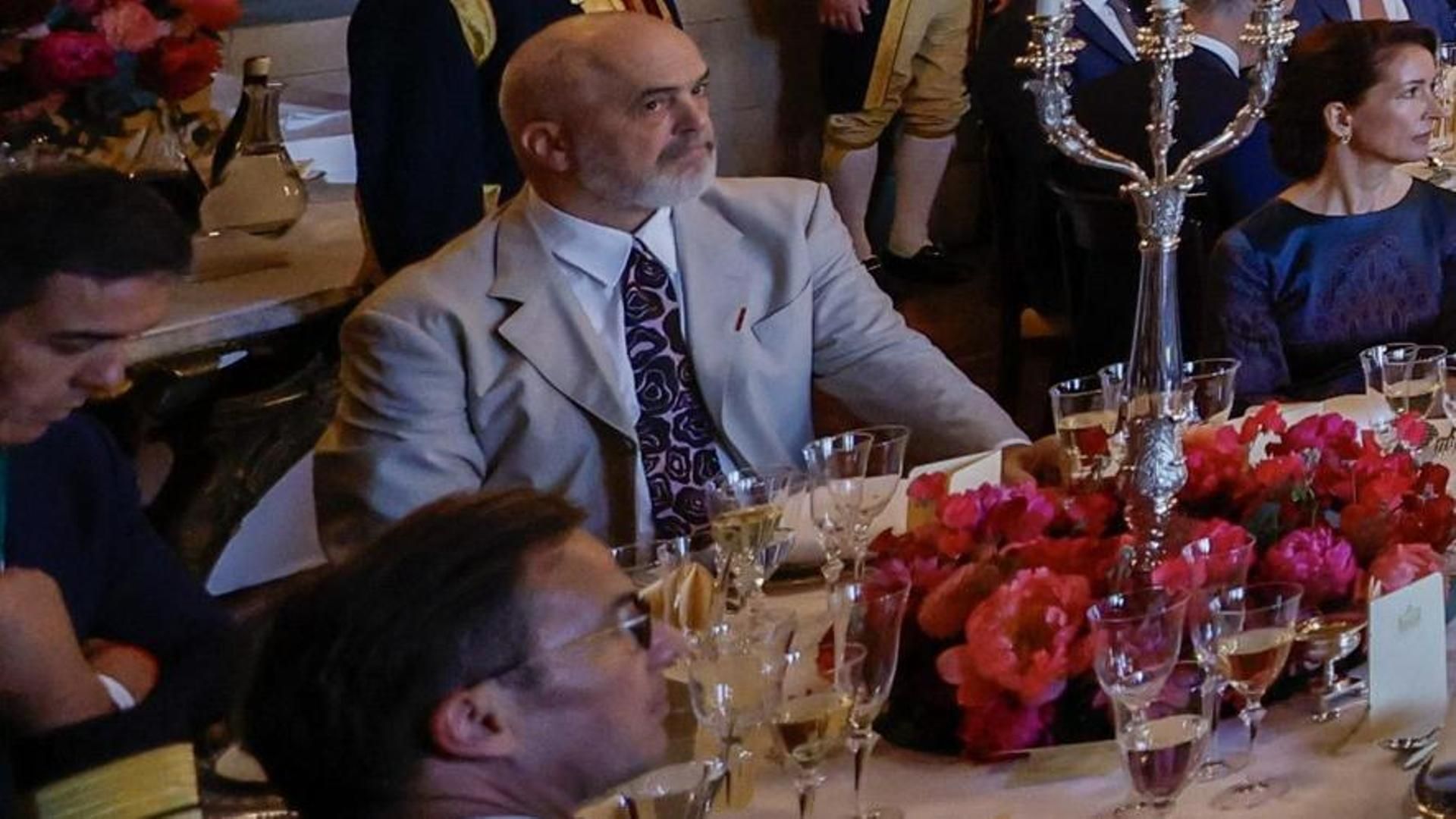 Pedro Sánchez, a la izquieda en imagen, junto al primer ministro albanés