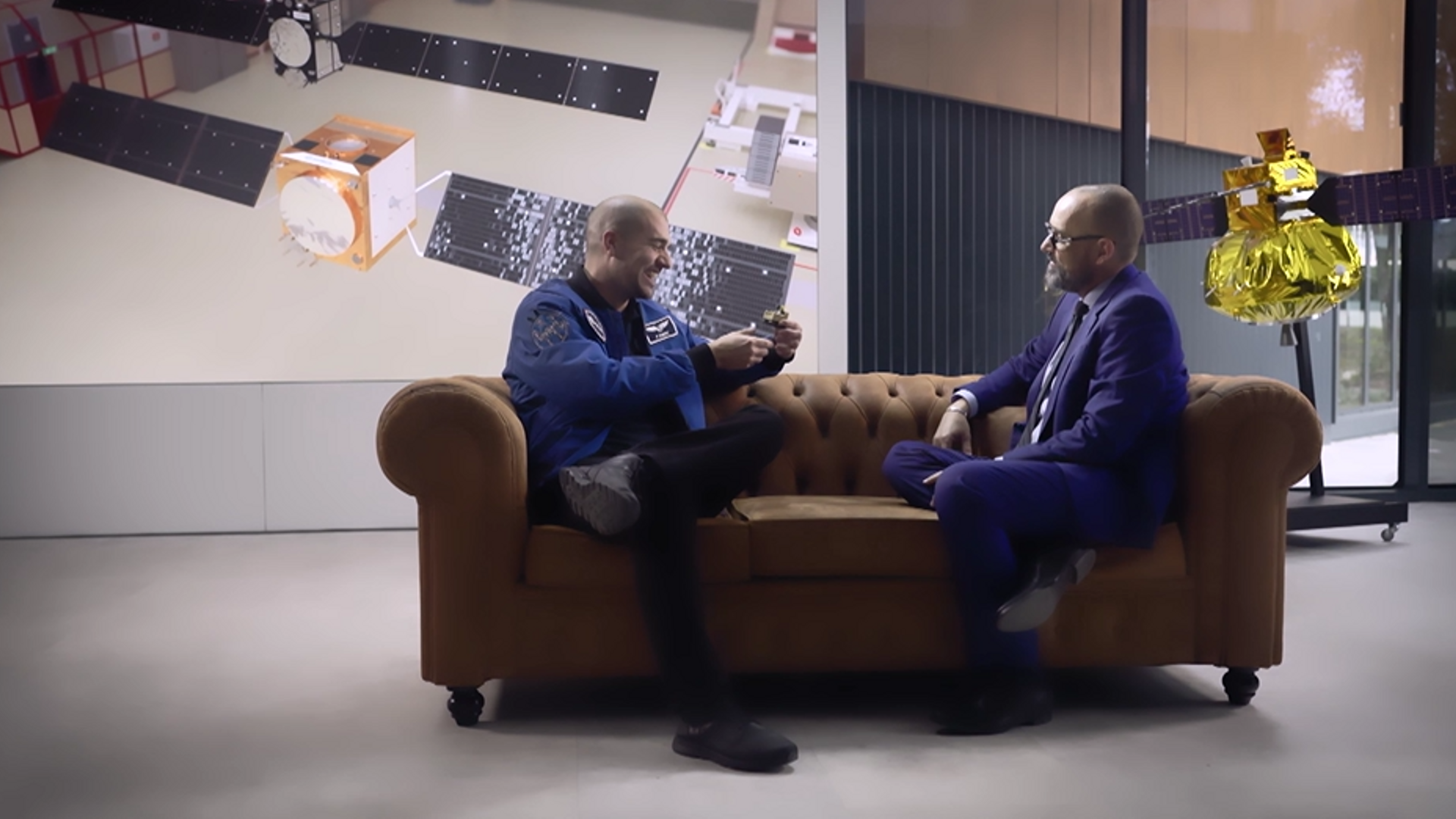 Risto Mejide hace un regalo muy especial a Pablo Álvarez con una clara petición: "Si te lo llevas al espacio será un honor"