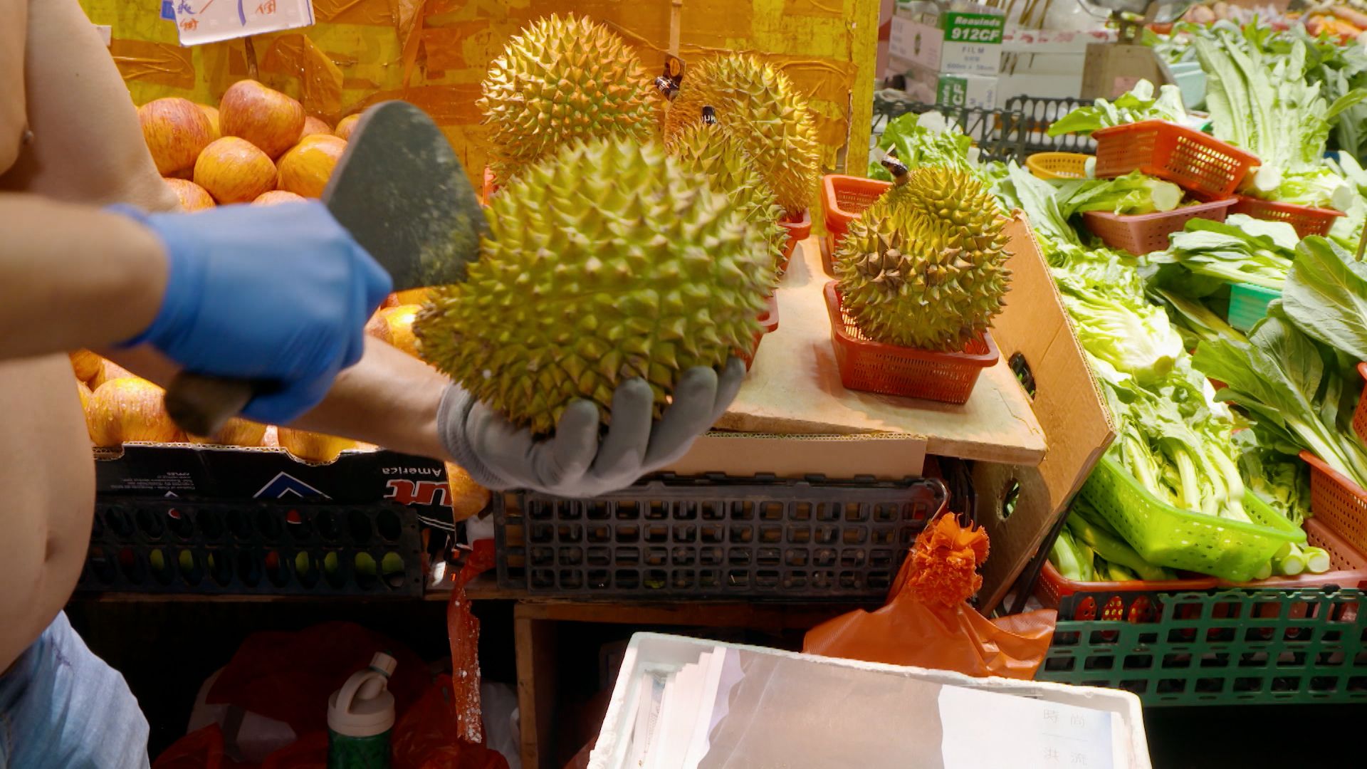 El durian es una fruta tropical típica de Hong Kong que destaca por su sabor único y su intenso olor