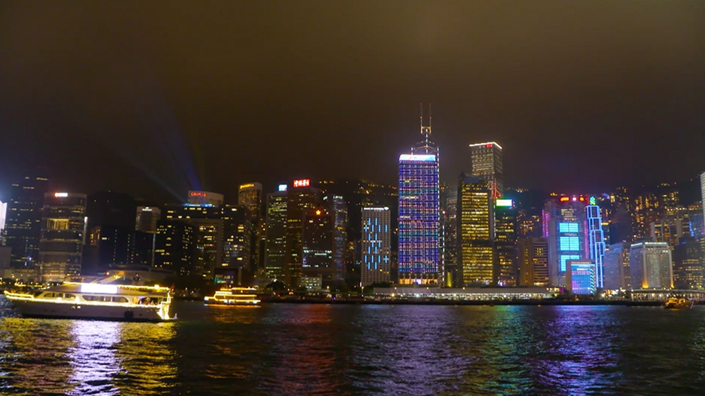 El paseo por Victoria Harbour donde apreciar el espectáculo de luces fijas más grande del mundo, según el Libro de los Récords