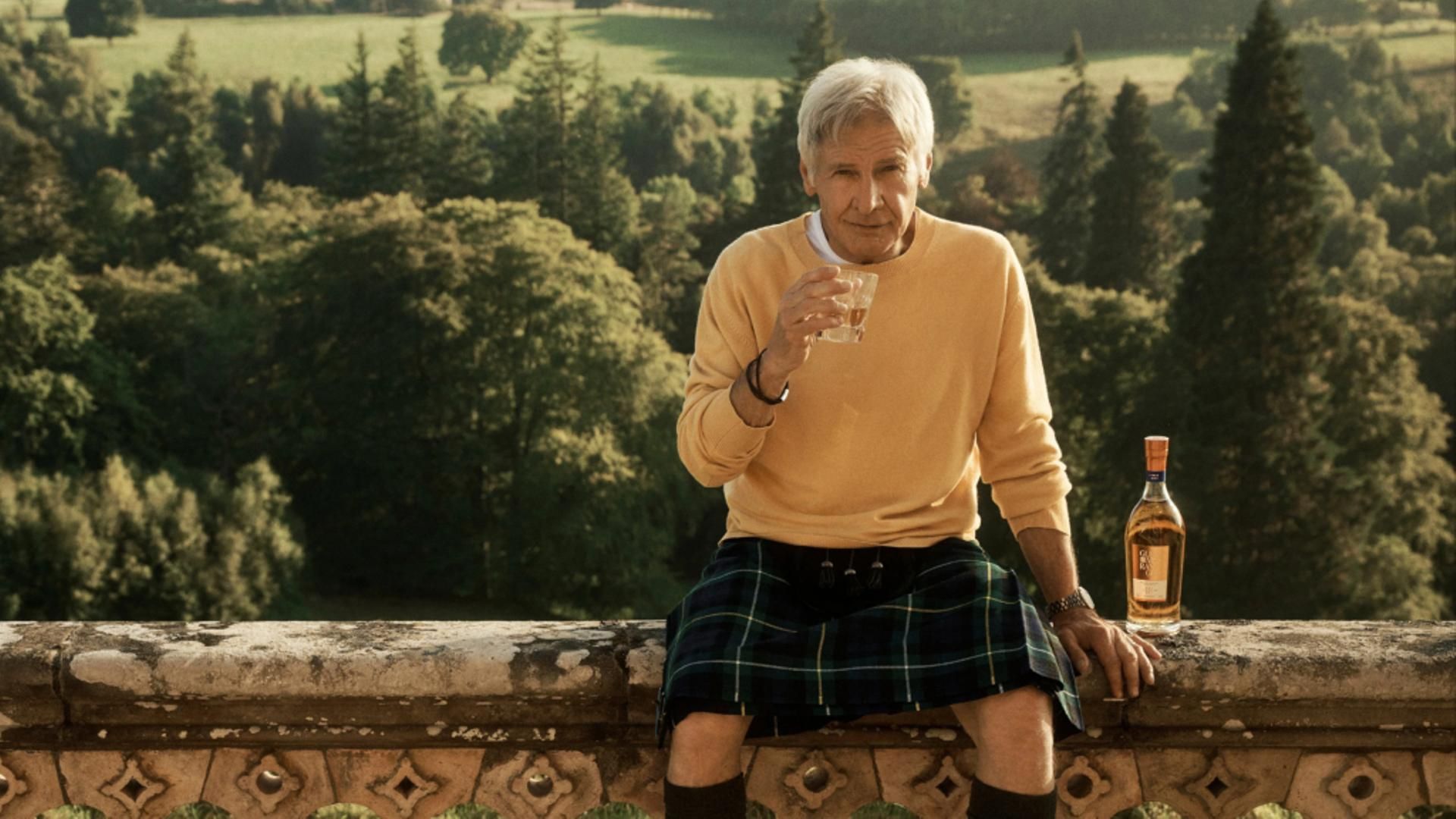 El whisky que llevó a Harrison Ford a vestir con falda escocesa