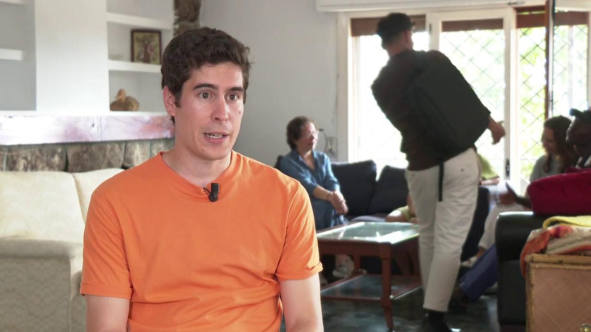 Javier, el joven de 26 años que ha comprado tres casas para acoger a gente sin hogar: