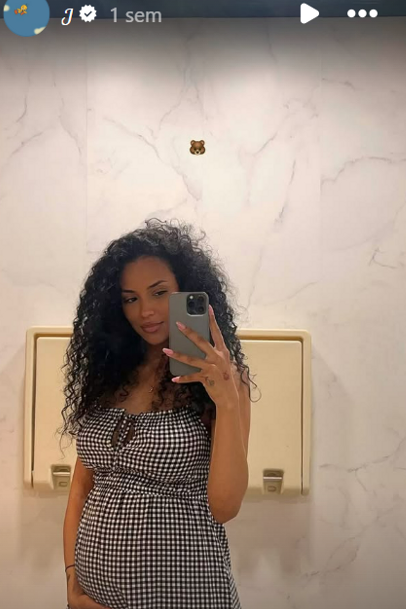 Jeimy Báez muestra su figura de embarazada