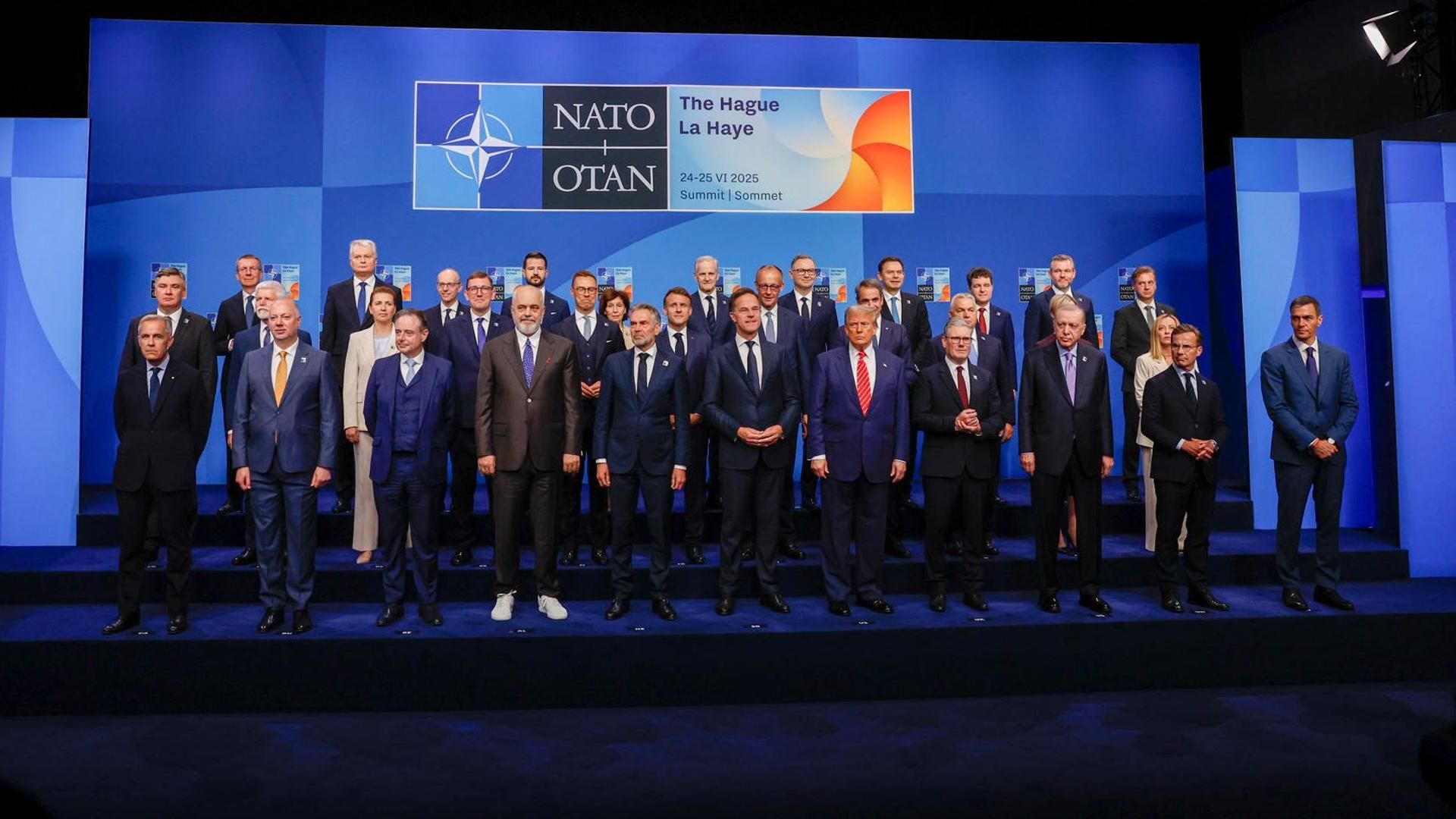 Pedro Sánchez, ‘desplazado’ en la foto de familia de la OTAN y evitando el encontronazo con Donald Trump por el gasto en Defensa