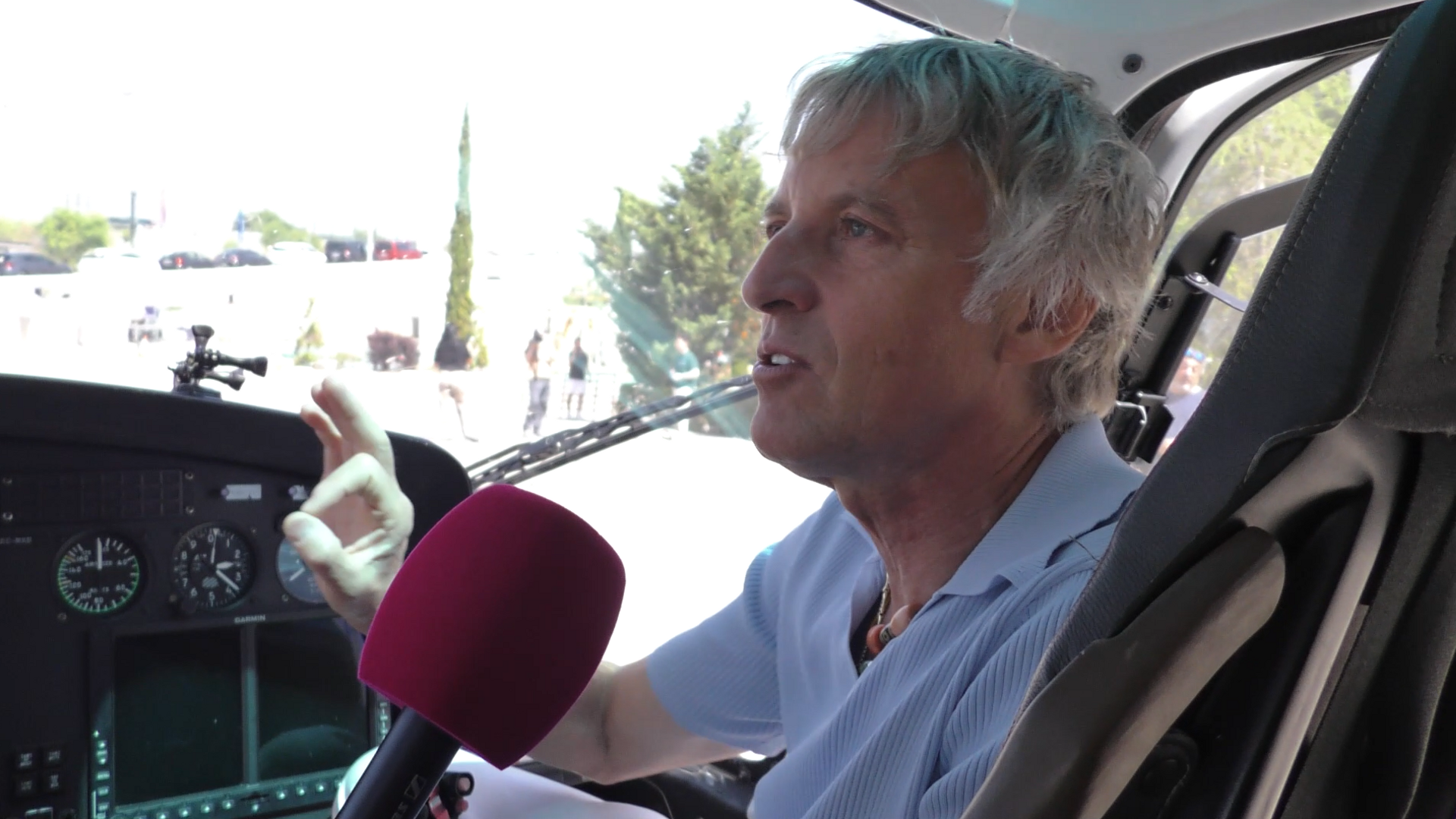 "Si no te agachas al subir, la hélice te puede cortar la cabeza": Jesús Calleja nos da los mejores tips para montar en helicóptero 'Volando voy, volando vengo' Exclusivo Web 25/06/25