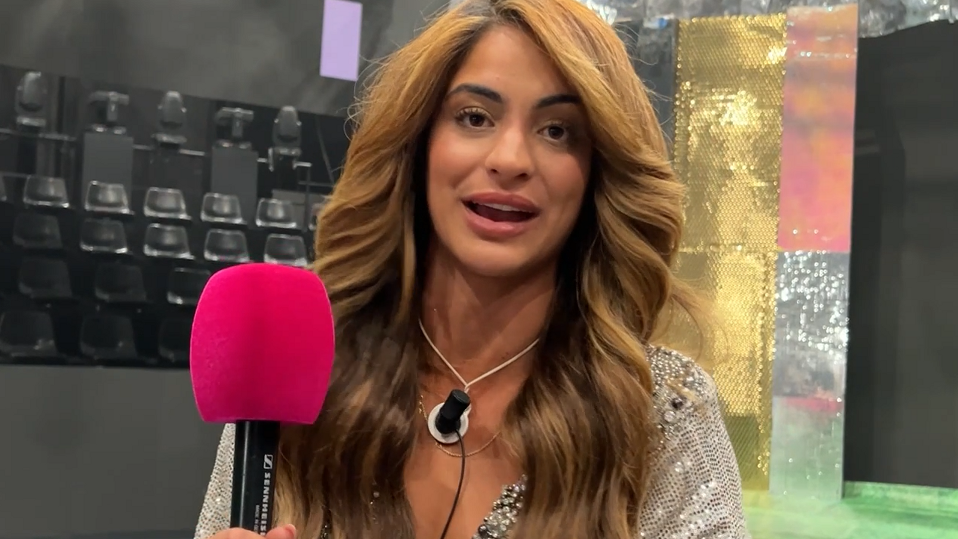 Sthefy: "Con el premio me hubiera traído a mi madre" Los vecinos de la casa de al lado Exclusivo web 26/06/2025