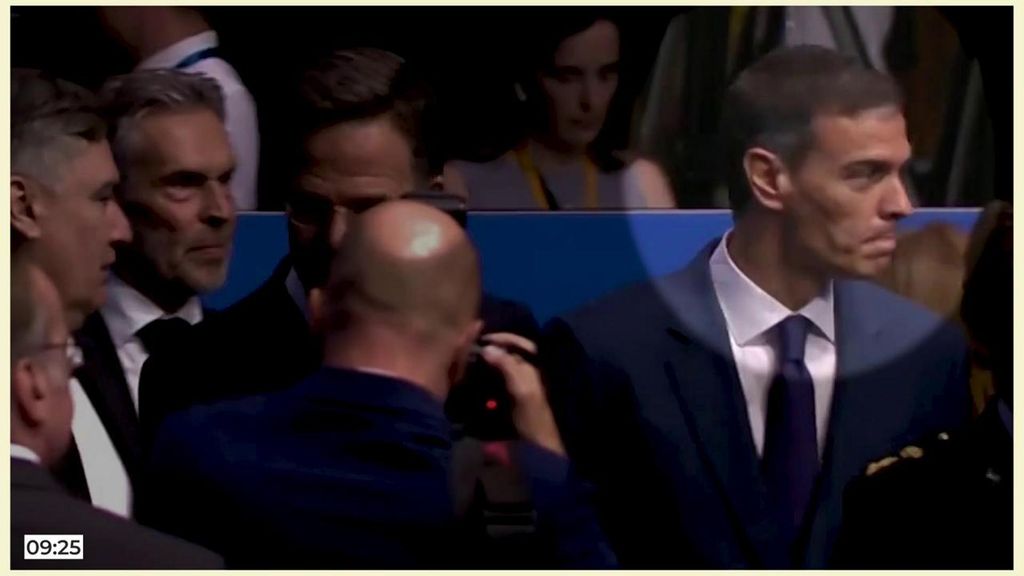 El lenguaje no verbal de Pedro Sánchez en la cumbre de la OTAN: “Se siente incómodo e intimidado”