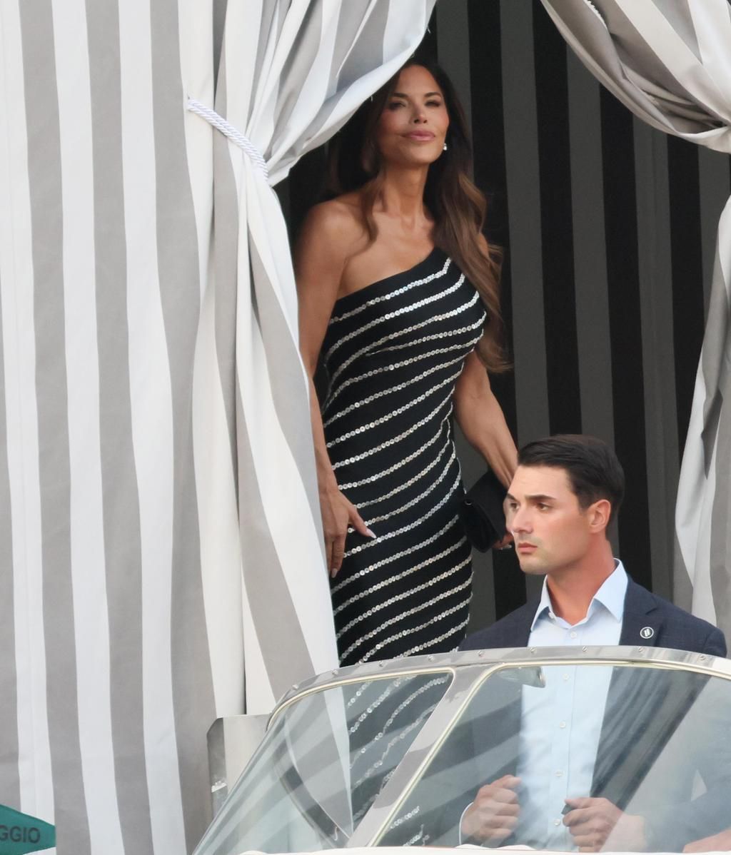 Lauren Sanchez, con vestido de Alexander McQueen