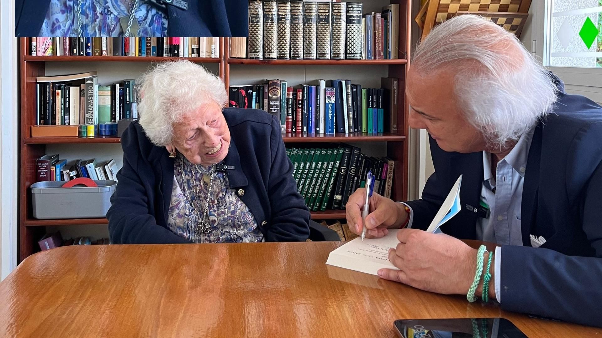 ¡Increíble! María Luisa, de 106 años, Juega al Móvil a Diario y Revela su Secreto para Mantener la Mente Activa