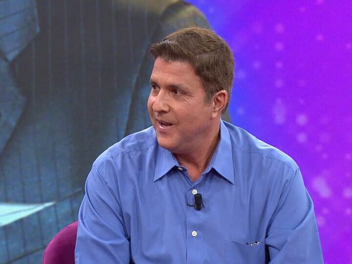 Tony Hernández en un plató de televisión