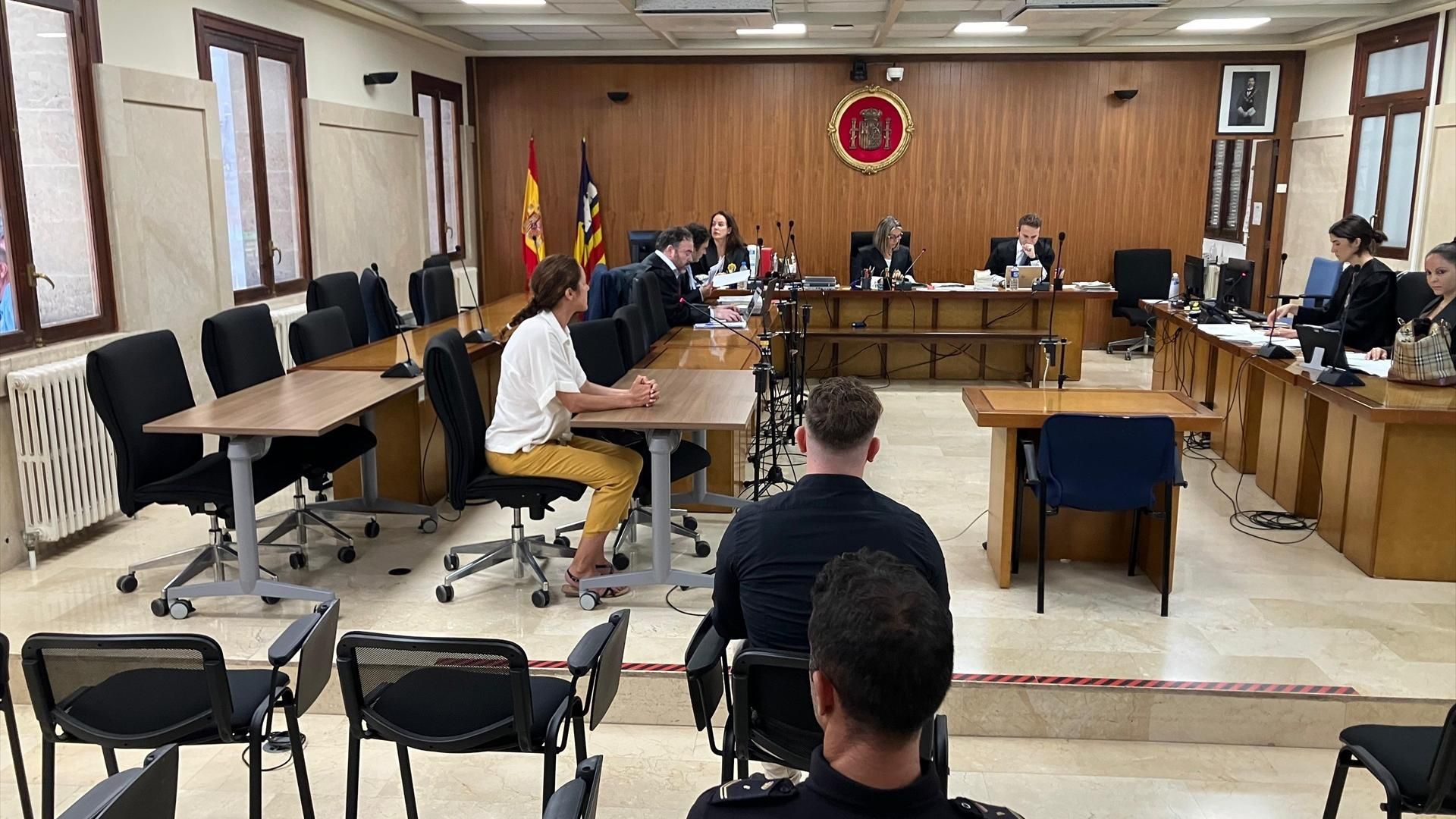 Acusado de espaldas en la audiencia provincial de Palma