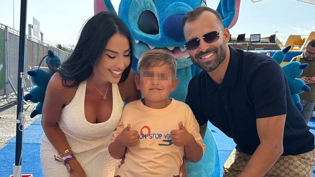 Aurah Ruiz y Jesé Rodríguez con su hijo Nyan