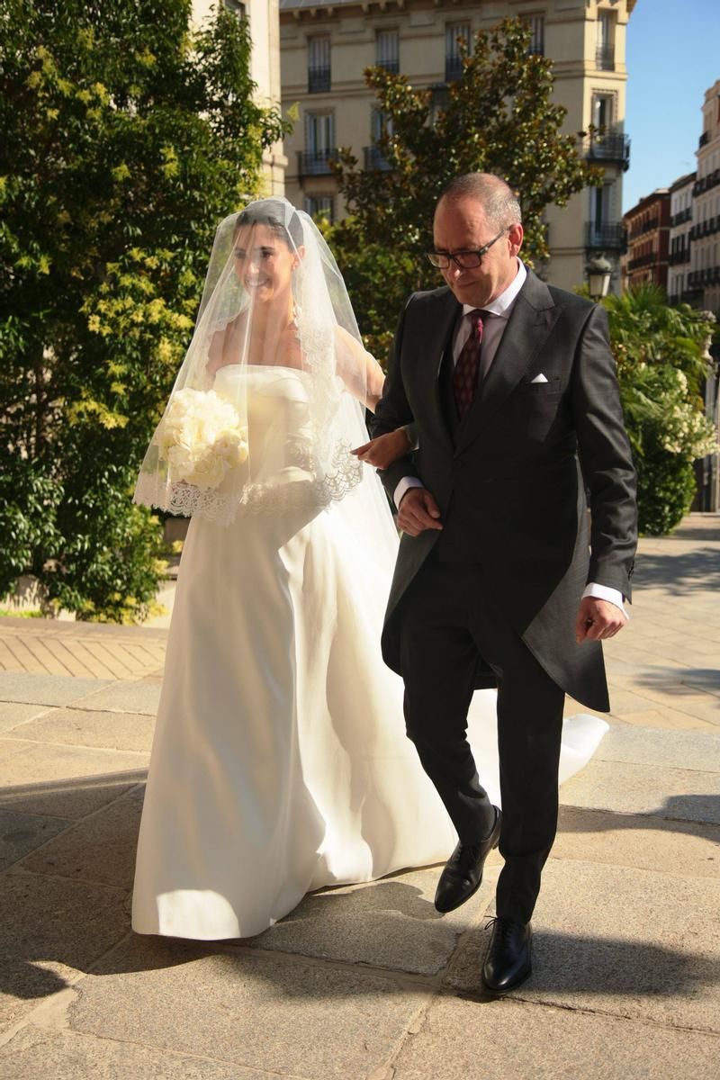 Carla Vico, junto al padrino de la boda con Álvaro González