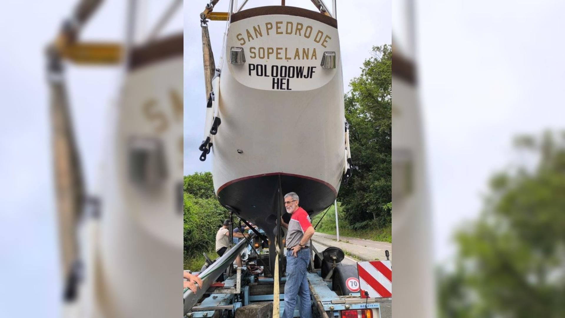 Gregorio cumple su sueño y construye un velero con sus propias manos