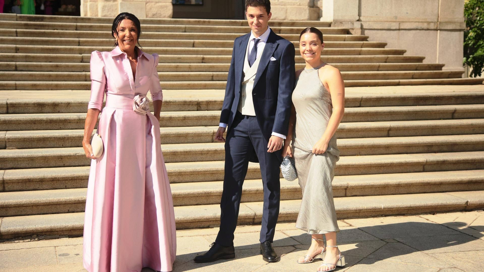 La madre de Carla Vico y otros invitados a la boda de Álvaro González y Carla Vico