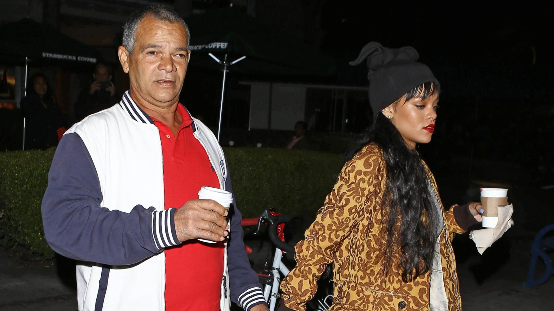 La cantante Rihanna y su padre, Donald Fenty
