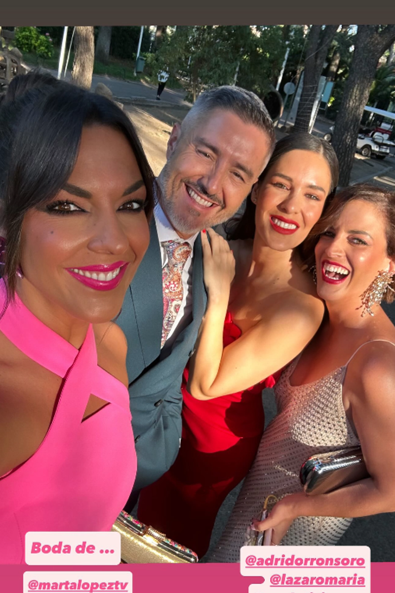 Leticia Requejo, junto a Dorronsoro, del Real y María Lázaro, en la boda de Marta López y Alejandro Huerta