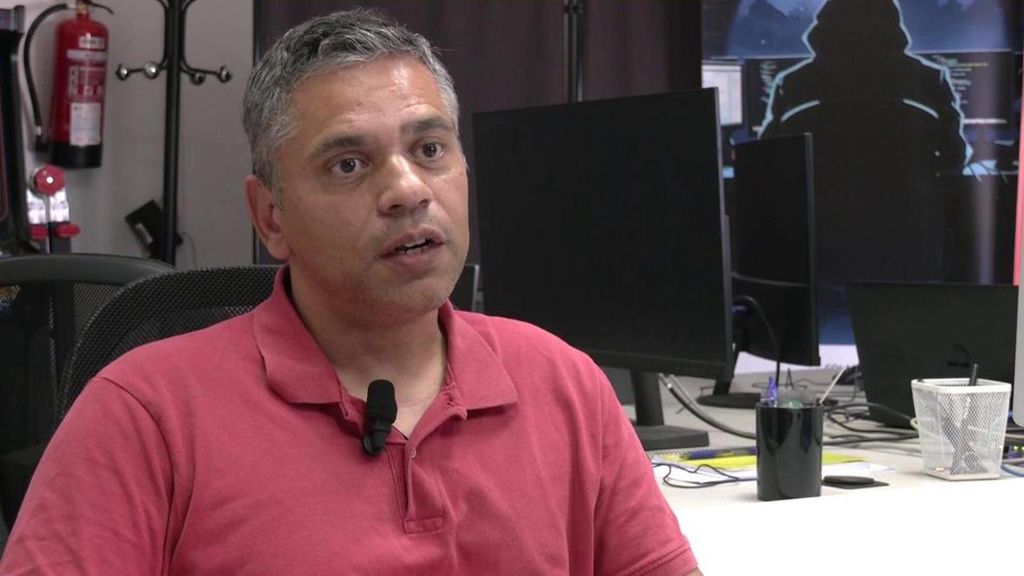 Un experto, sobre la filtración de datos a políticos como Sánchez: "No se han tomado las medidas necesarias de protección"