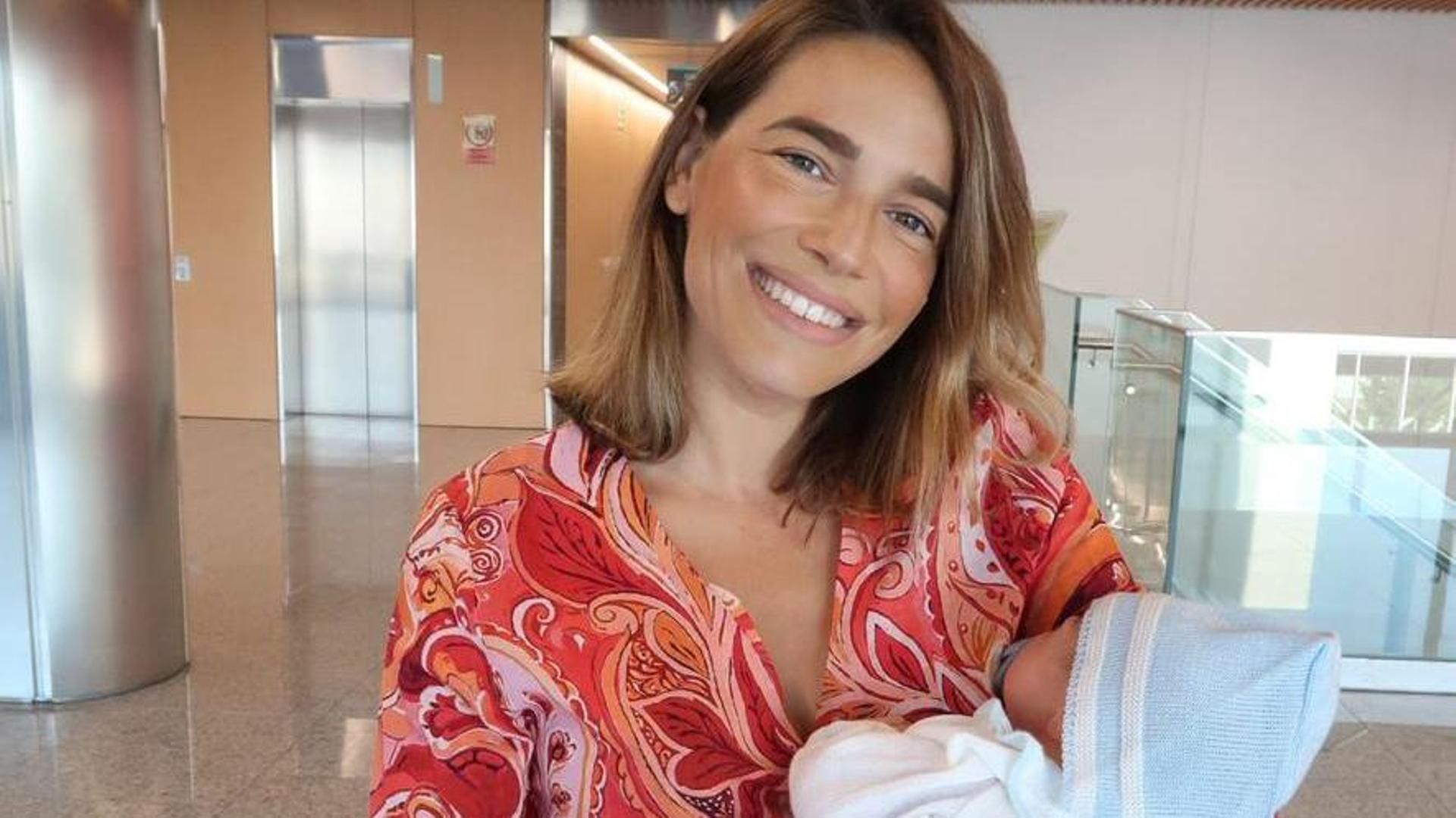 Flora González junto a su hijo Flora González junto a su hijo