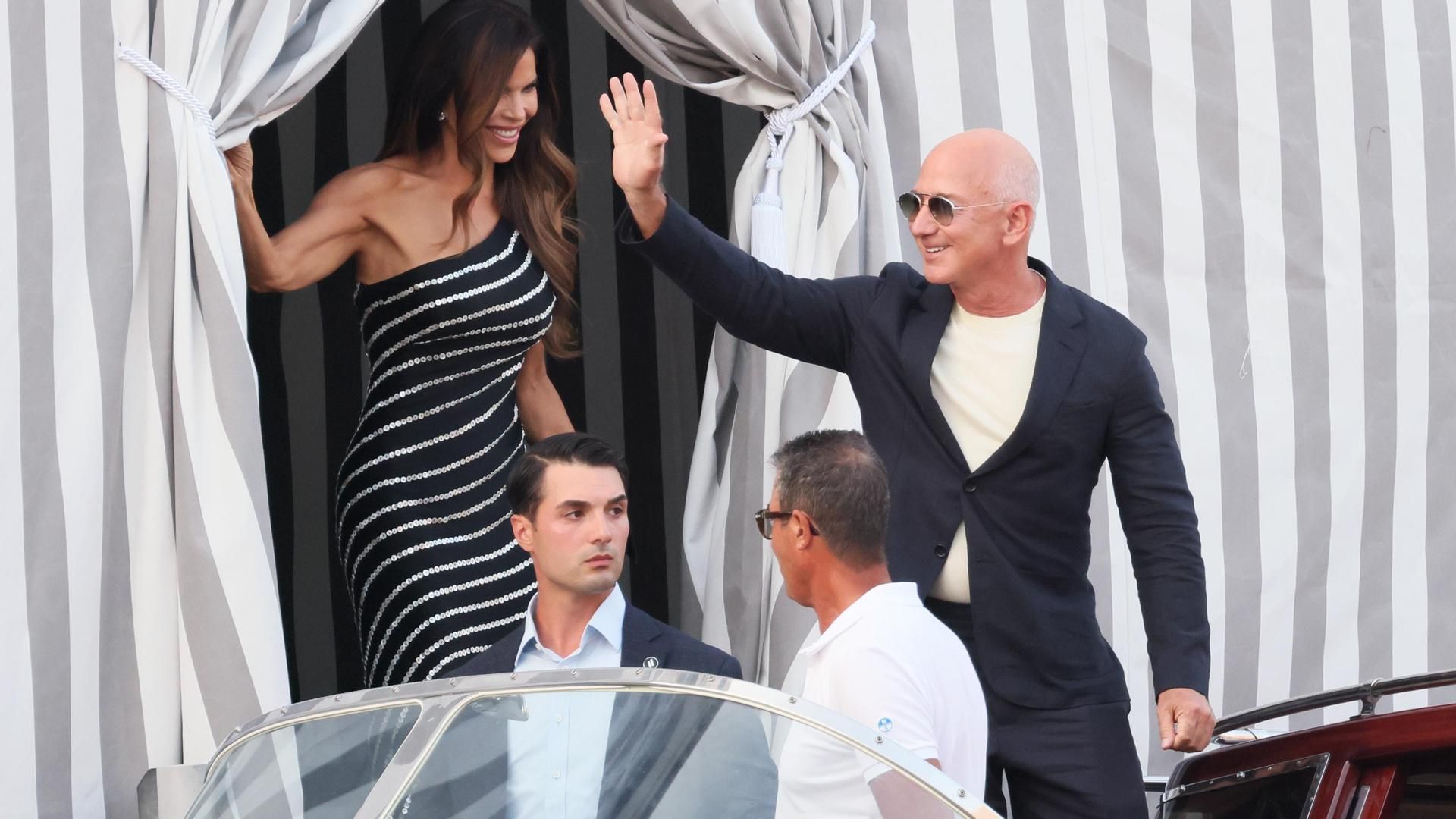 Jeff Bezos y Lauren Sánchez, en una imagen de esta semana Jeff Bezos y Lauren Sánchez, en una imagen de esta semana