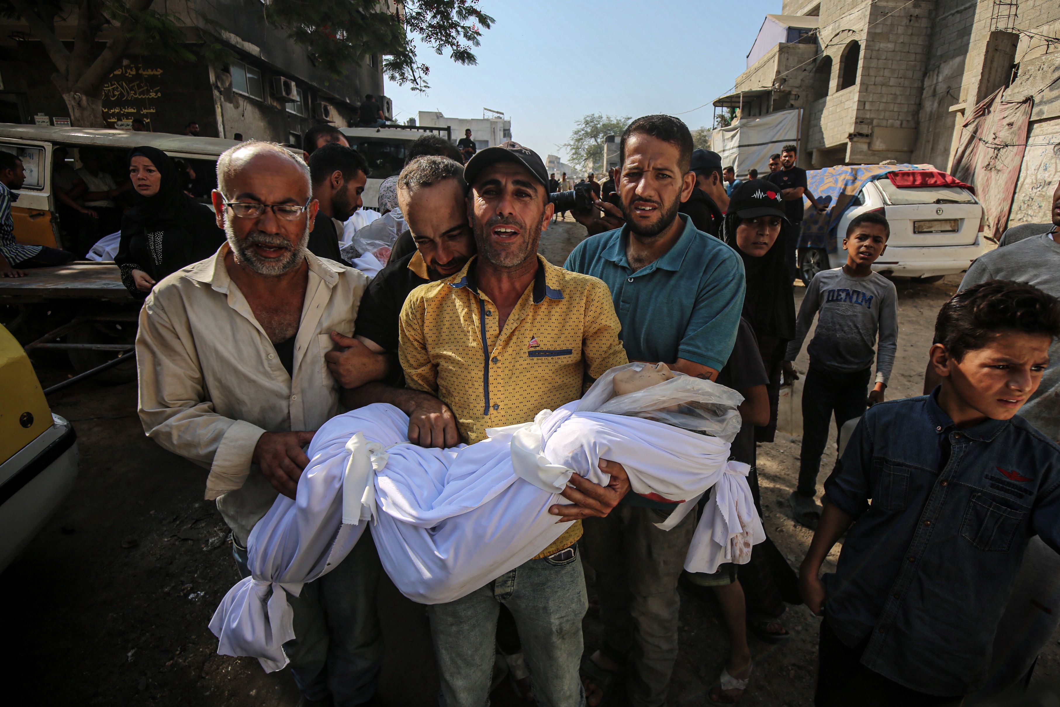 Ocho muertos en ataques israelíes en Gaza y Jan Yunis: dos de ellos en una escuela para personas desplazadas