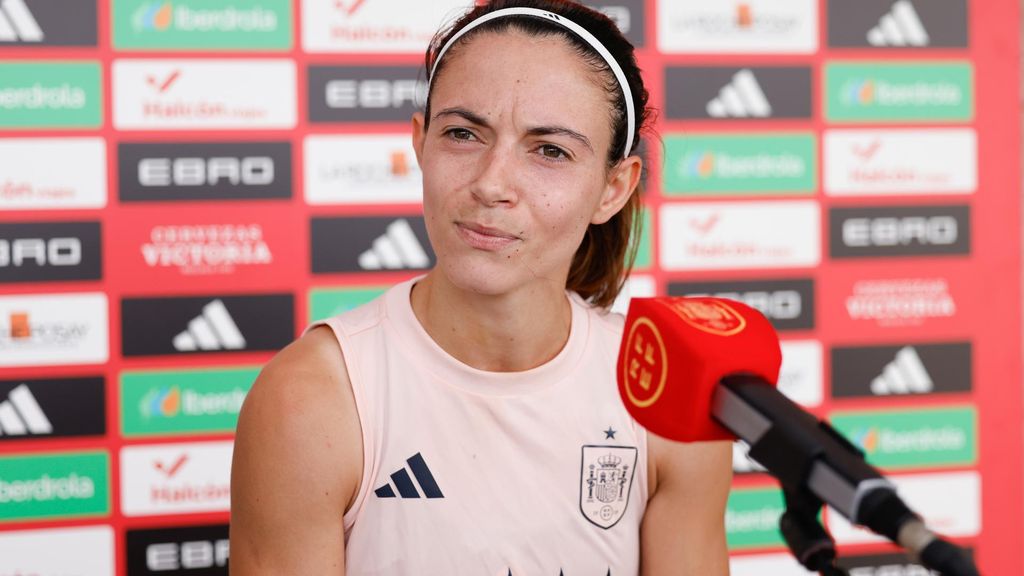 Aitana Bonmatí atiende a los medios en una rueda de prensa