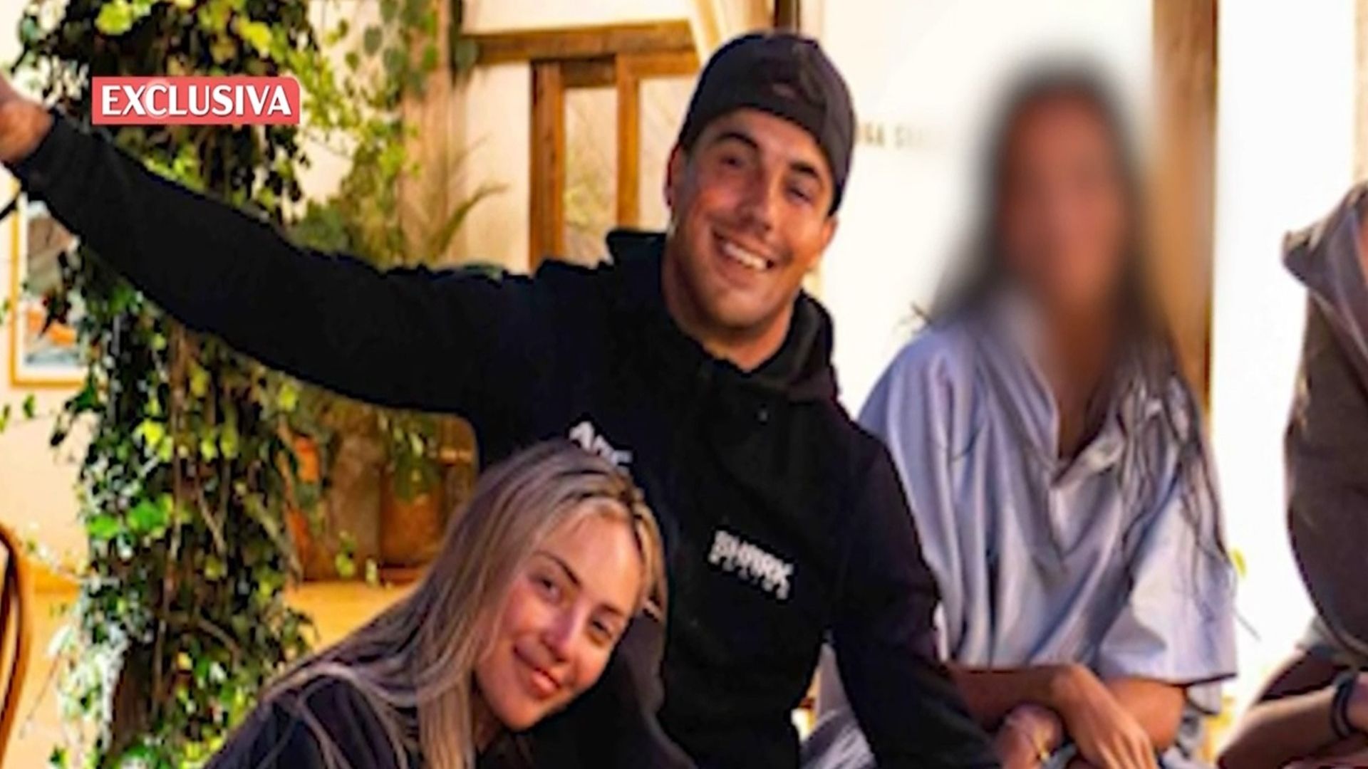 Ana Mena y Óscar Casas, pillados en Marruecos: las imágenes de su romántica escapada Socialité 2025 Top Vídeos 559