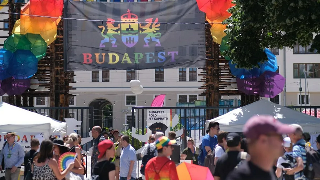 Decenas de miles de personas marchan en el Orgullo de Budapest a pesar de las advertencias de Viktor Orbán