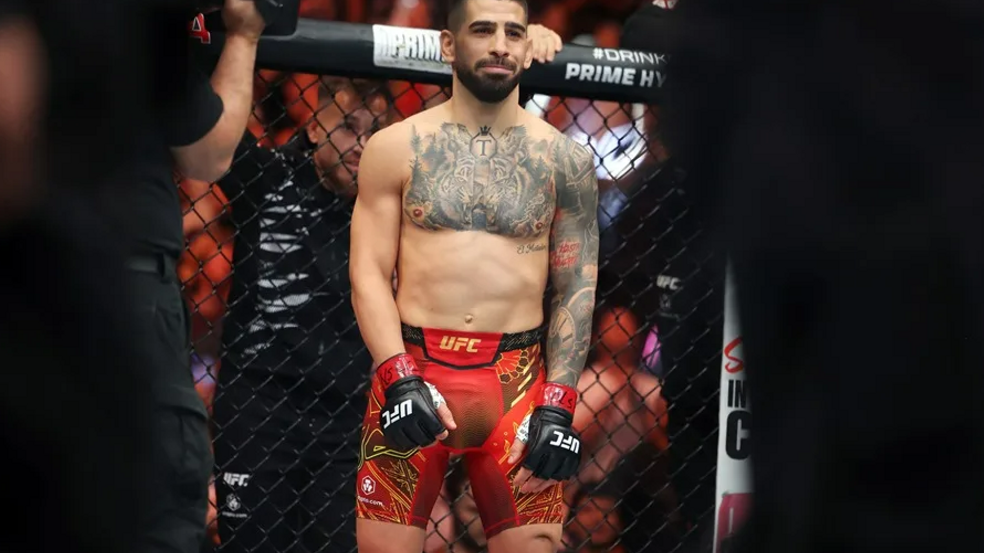 Ilia Topuria, campeón ligero de la UFC: gana por nocaut a Oliveira en dos minutos y 27 segundos