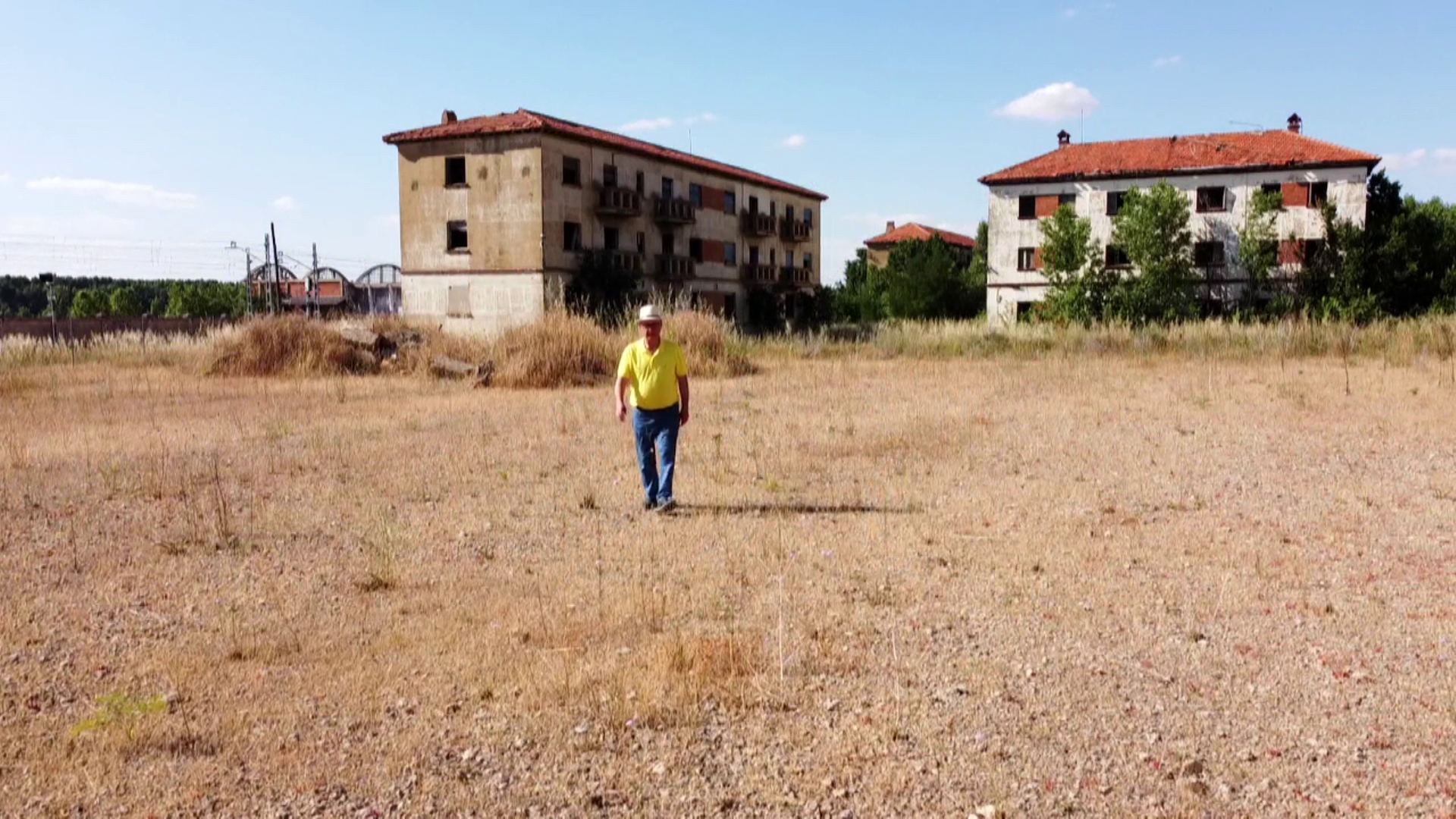 La lenta agonía de las viejas viviendas de los trabajadores de la azucarera de Monzón de Campos La lenta agonía de las viejas viviendas de los trabajadores de la azucarera de Monzón de Campos