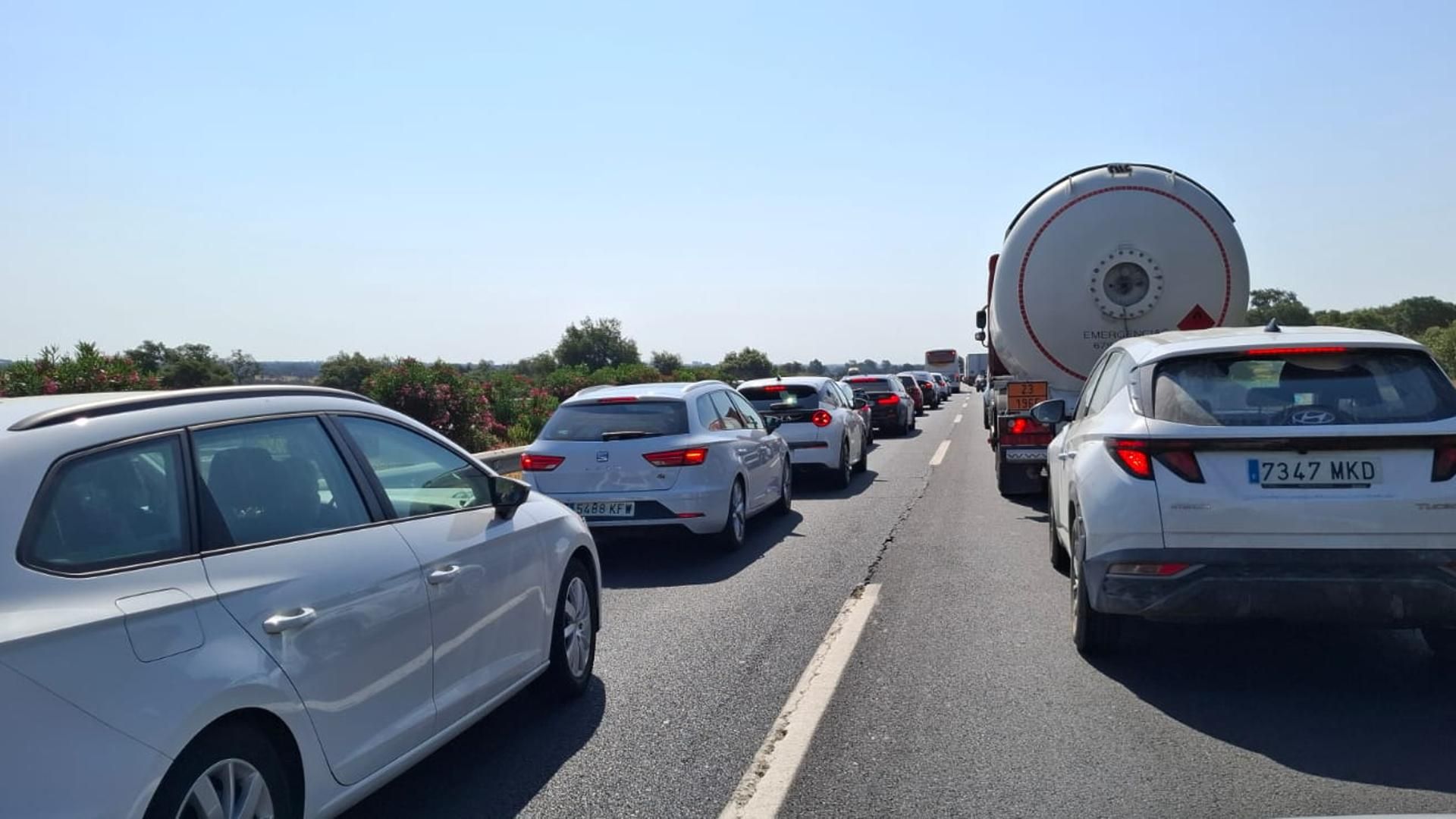 Atasco en la A-49 en la entrada a Sevilla